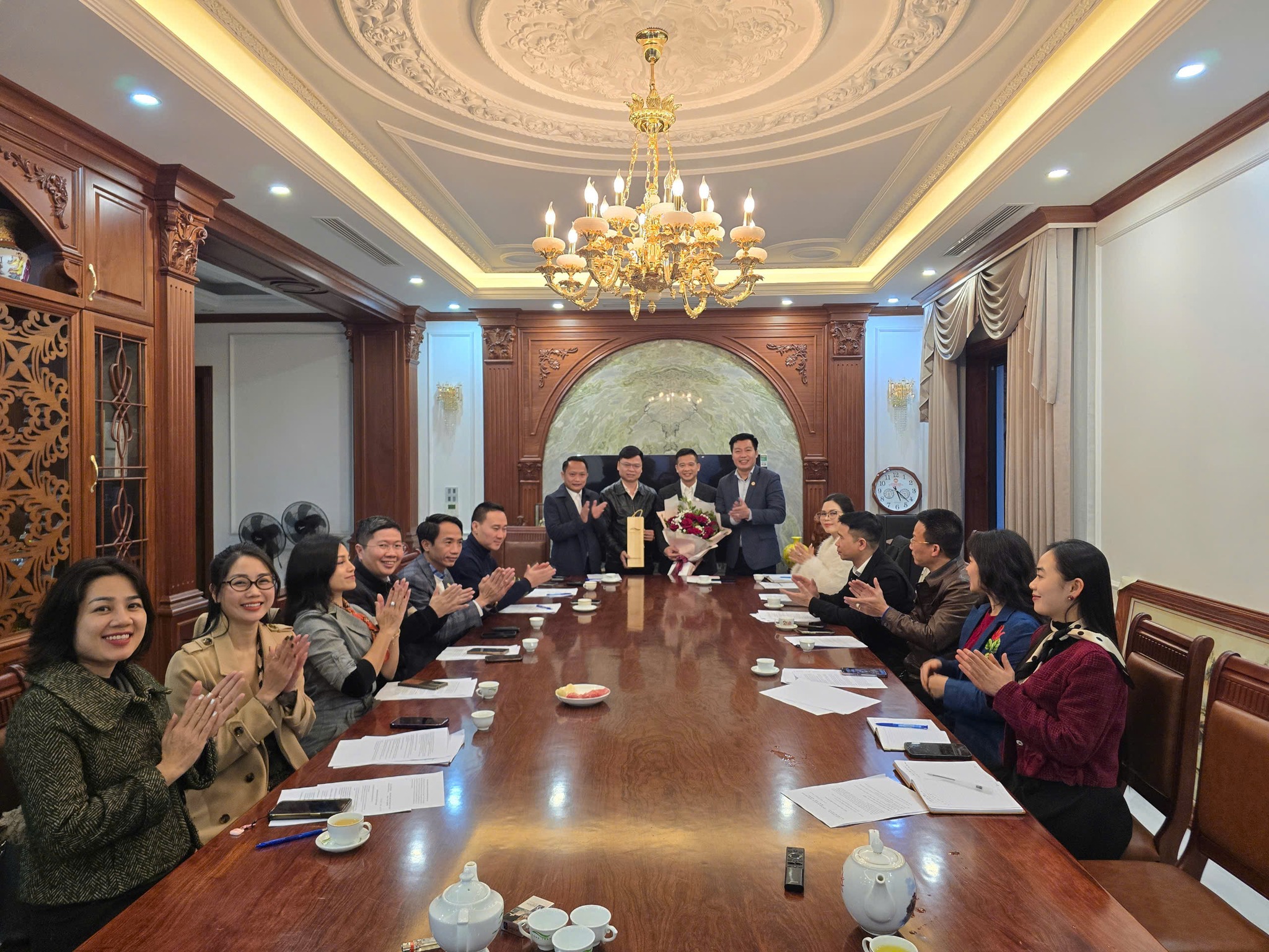 ( Hình ảnh diễn ra tại cuộc họp)